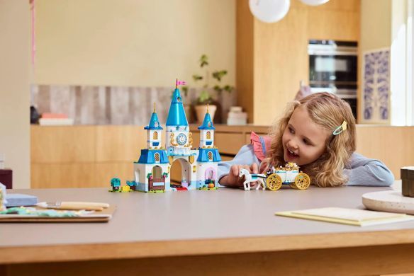 LEGO Конструктор Disney Princess Замок Попелюшки й карета 43275 фото