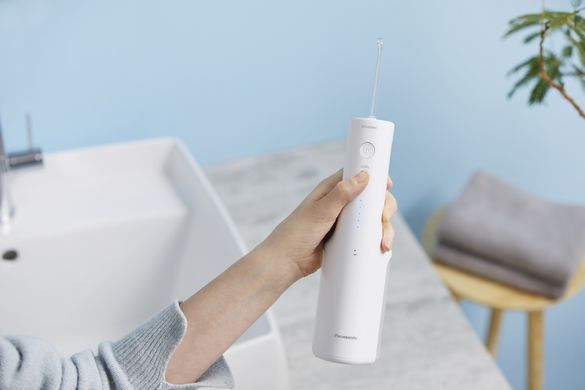 Panasonic Іригатор Panasonic портативний, чаша 200 мл, Li-ion аккум. в компл., 2 насадки, білий EW-DJ66-W321 фото