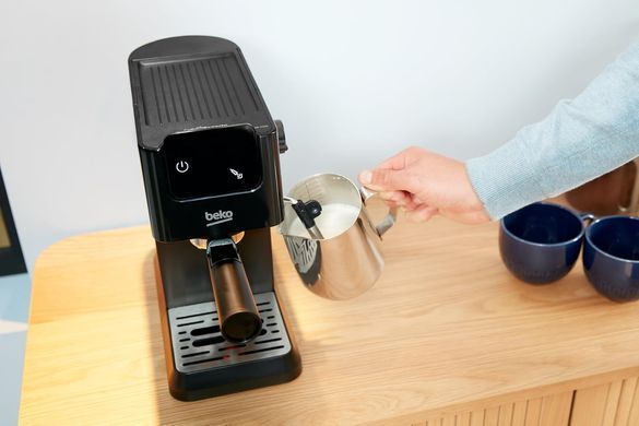 Beko Кавоварка Beko ріжкова 1.1л, мелена, ручний капучинатор, підігрів чашок, авторецептів - 2, дисплей, чорний CEP5302B фото