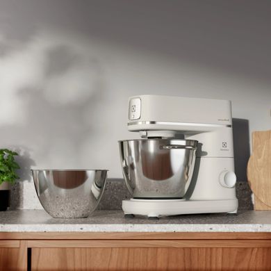 Electrolux Kitchen machine Electrolux, 1200W, cup-iron, case-iron, nozzles-4, white E6KM1-4OWT фото