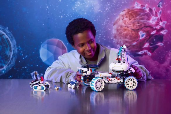 LEGO Конструктор Technic Луноход Lunar Outpost. Космический корабель 42211 фото