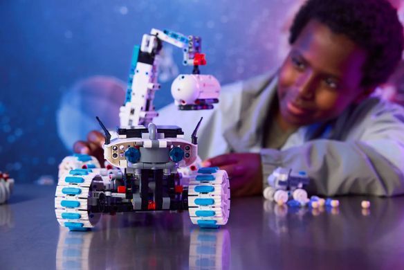 LEGO Конструктор Technic Луноход Lunar Outpost. Космический корабель 42211 фото