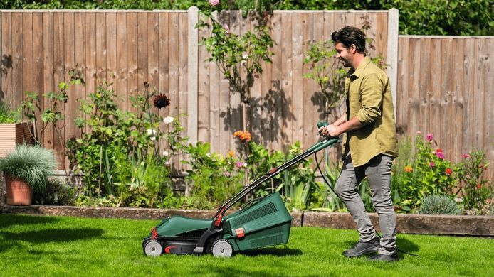 Bosch Газонокосарка мережеваUniversalRotak 37-555 1400Вт 37см 40л 27-50мм 15.5кг 0.600.8A6.501 фото
