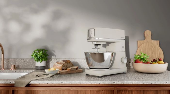 Electrolux Kitchen machine Electrolux, 1200W, cup-iron, case-iron, nozzles-4, white E6KM1-4OWT фото