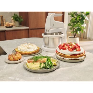 Electrolux Міксер стаціонарний 500Вт, насадки-4, чаша-метал, 3.5л, білий ESM4W фото