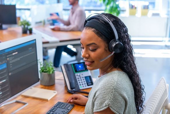 Poly Гарнітура комп'ютерна стерео On-ear Voyager Focus 2, USB-A, Bluetooth, всеспрямований, ANC, Acoustic fence, чорний 76U46AA фото