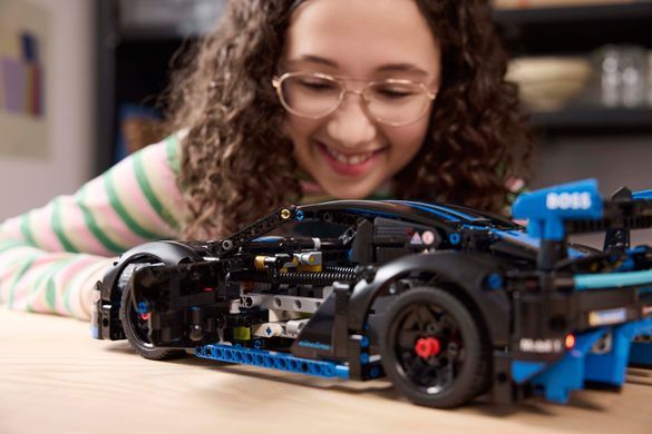 LEGO Конструктор Technic Автомобіль для перегонів Porsche GT4 e-Performance 42176 фото