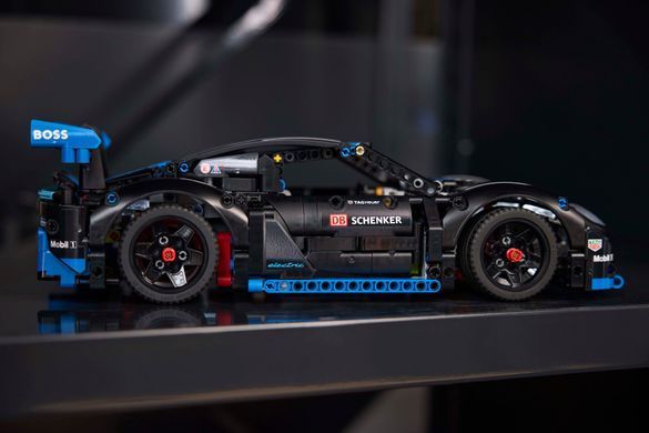 LEGO Конструктор Technic Автомобіль для перегонів Porsche GT4 e-Performance 42176 фото