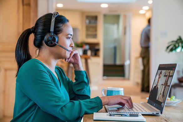 Poly Гарнітура комп'ютерна стерео On-ear Voyager Focus 2, USB-A, Bluetooth, всеспрямований, ANC, Acoustic fence, чорний 76U46AA фото