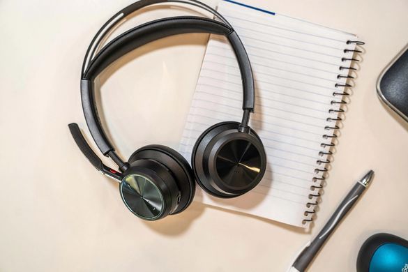 Poly Гарнітура комп'ютерна стерео On-ear Voyager Focus 2, USB-A, Bluetooth, всеспрямований, ANC, Acoustic fence, чорний 76U46AA фото