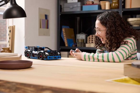 LEGO Конструктор Technic Автомобіль для перегонів Porsche GT4 e-Performance 42176 фото