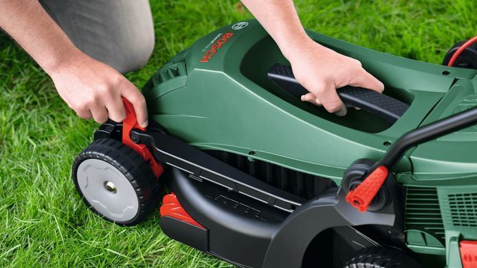 Bosch Газонокосарка мережева UniversalRotak 34-405 1300Вт 34см 40л 27-50мм 11кг 0.600.8A6.401 фото