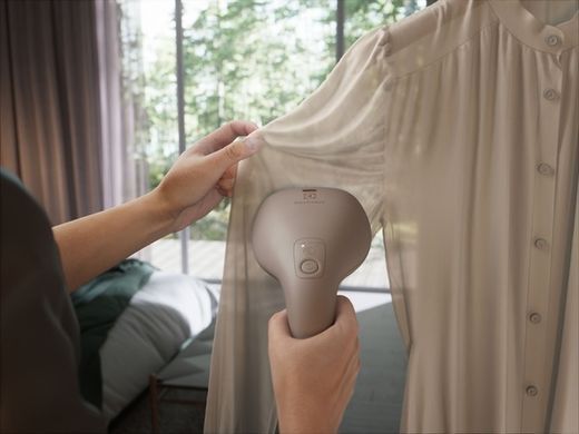Electrolux Відпарювач компактний, 1400Вт, 100мл, постійна пара - 26гр, керам. підошва, сірий E7HS2-6UG фото