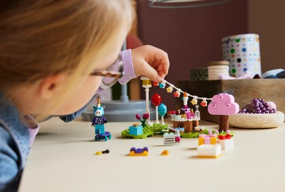 LEGO Конструктор Animal Crossing Вечірка з нагоди дня народження Julian 77046 фото