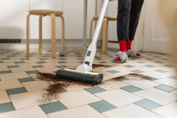 Karcher Пилосос безпровідний KVA 2, конт пил -0.6л, автон. робота до 40хв, вага-2.06кг, білий 1.198-730.0 фото
