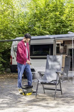 Karcher Минимойка низкого давления аккумуляторная OC 3 Foldable, 120л/ч, шланг 1.8м, бак для воды 8л, вес 2.2кг, USB-C 1.599-300.0 фото