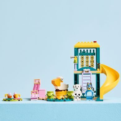 LEGO Конструктор LEGO Bluey Веселощі з Блуї та Хлоєю на ігровому майданчику 11201 фото