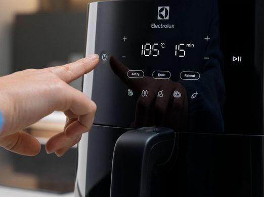 Electrolux Мультипеч 1350Вт, чаша-3.43л, сенсорное управл., 5 авто. программ, пластик, черный EAF3B фото