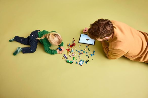 LEGO Конструктор LEGO Disney Pixar Святкування з Історії Іграшок: потяг і авто для перегонів 43264 фото
