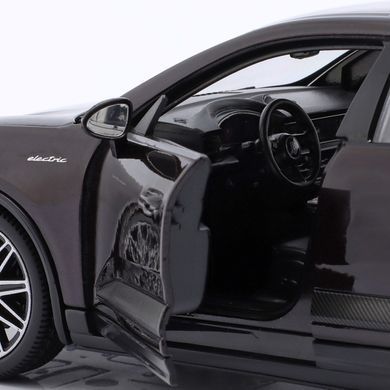 Автомодель - PORSCHE MACAN 4 ELECTRIC (чорний, 1:24) 18-21114 фото