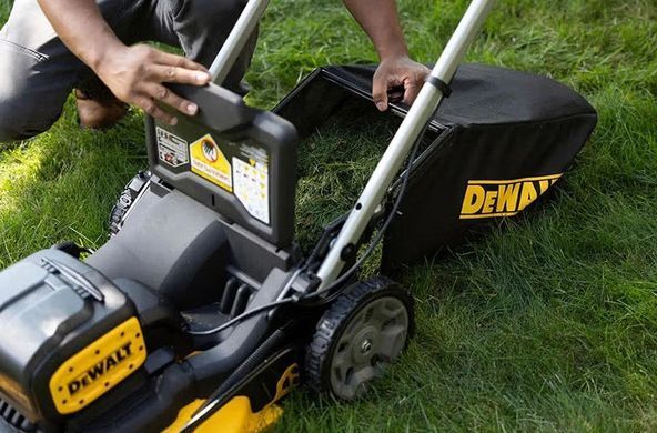 DeWALT Газонокосарка акумуляторна 2х18В 53см 67л 25-102мм 28кг без АКБ та ЗП DCMWP134N фото