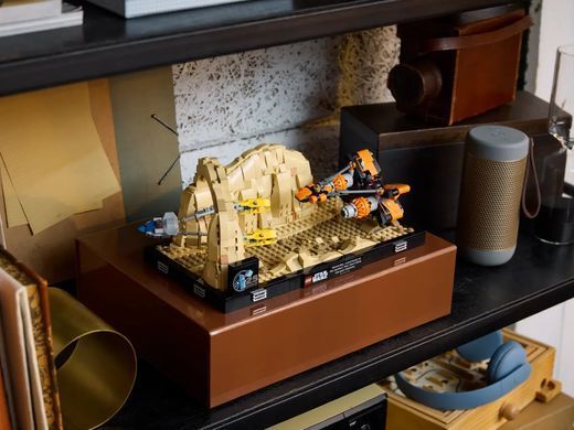 LEGO Конструктор STAR WARS Диорама &laquo;Mos Espa Podrace&raquo; V29 75380 фото