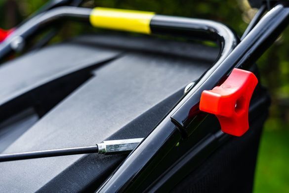 Graphite Газонокосарка бензинова, 2200Вт, 46см, 55л, мульчування, 25-65мм, 31кг 52G671 фото