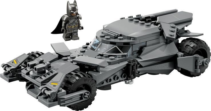 LEGO Конструктор LEGO Super Heroes Бетмобіль із фільму &laquo;Бетмен проти Супермена&raquo; 76331 фото