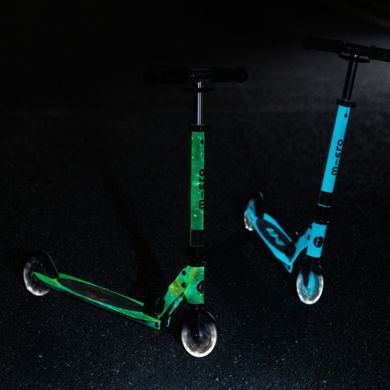 Самокат MICRO серии "Sprite Glow LED Art Collection" &ndash; КОСМОС (до 100 кг (kg), 2-х колесный, свет) SA0299 фото