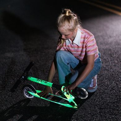 Самокат MICRO серии "Sprite Glow LED Art Collection" &ndash; КОСМОС (до 100 кг (kg), 2-х колесный, свет) SA0299 фото
