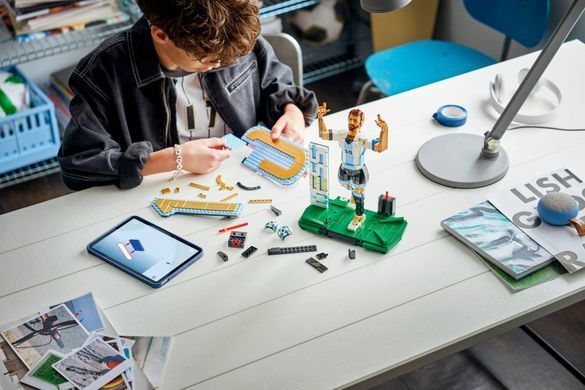 LEGO Конструктор Editions Football &laquo;Лионель Месси &mdash; легенда футбола&raquo; 43015 фото
