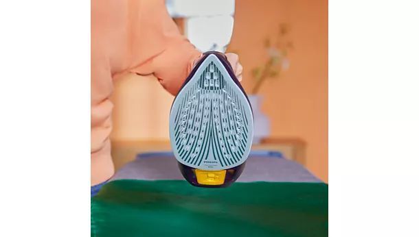 Philips Утюг 7000 Series, 3000Вт, 300мл, паровой удар -250гр, постоянный пар - 50гр, нерж. сталь, пурпурный DST7061/30 фото