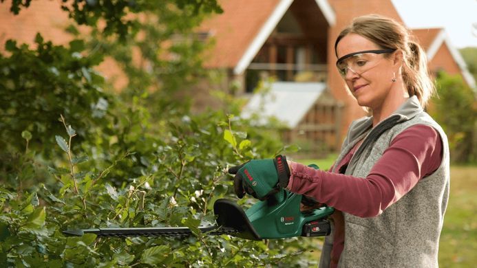 Bosch Кущоріз акумуляторний EasyHedgeCut 18V-52-13 18В лезо 52см крок різу 15мм 3.28кг без АКБ та ЗП 0.600.849.M00 фото