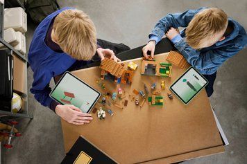 LEGO Конструктор LEGO Minecraft Напад викликача на село 21596 фото