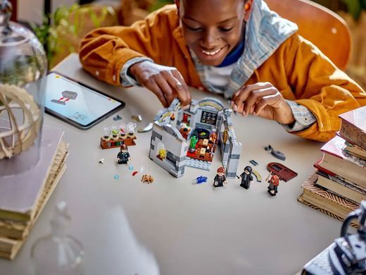 LEGO Конструктор Harry Potter Замок Гоґвортс: Урок зіллєваріння 76431 фото
