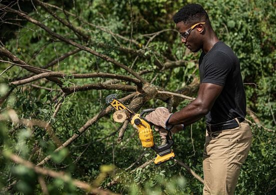 DeWALT cordless chain saw brushless 18V XR Li-lon 8.6m/s bar 20cm 2.1kg without battery and ZP DCMPS520N фото