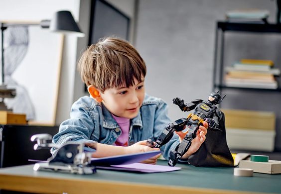 Конструктор LEGO DC Фігурка Бетмена для складання 76259 фото