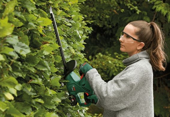 Bosch Кущоріз акумуляторний EasyHedgeCut 18-45 18В лезо 45см крок різу 15мм 3.02кг без АКБ та ЗП 0.600.849.H03 фото