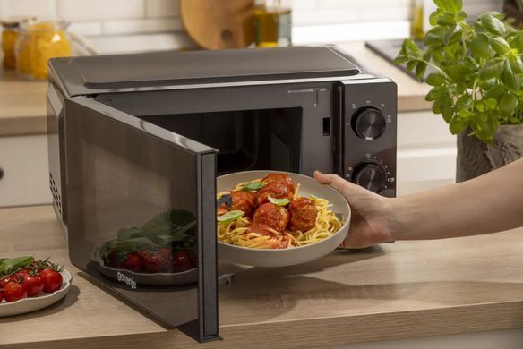 Gorenje Мікрохвильова піч Gorenje, 20л, мех. керув., 700Вт, чорний MO20CE1B5 фото