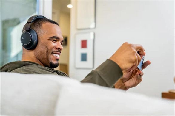 Poly Гарнитура компьютерная стерео On-ear Voyager Surround 85-M с подставкой для подзарядки, BT 5.3, USB-A, USB-C, 3.5 мм, 10 x Omni-mic, ANC, черный 8G7T8AA фото