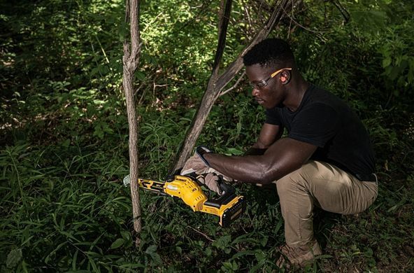 DeWALT cordless chain saw brushless 18V XR Li-lon 8.6m/s bar 20cm 2.1kg without battery and ZP DCMPS520N фото