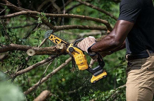 DeWALT cordless chain saw brushless 18V XR Li-lon 8.6m/s bar 20cm 2.1kg without battery and ZP DCMPS520N фото