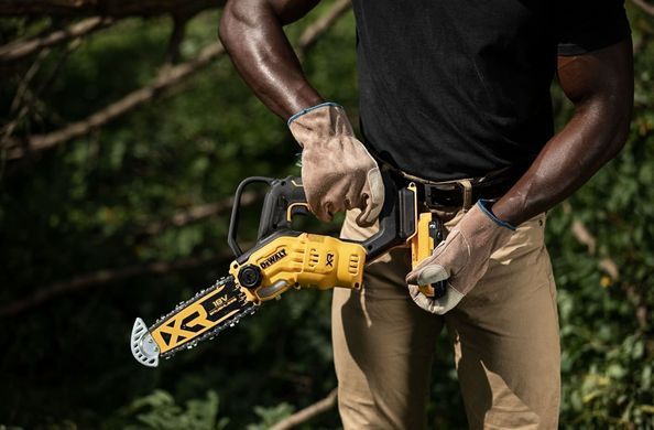 DeWALT cordless chain saw brushless 18V XR Li-lon 8.6m/s bar 20cm 2.1kg without battery and ZP DCMPS520N фото